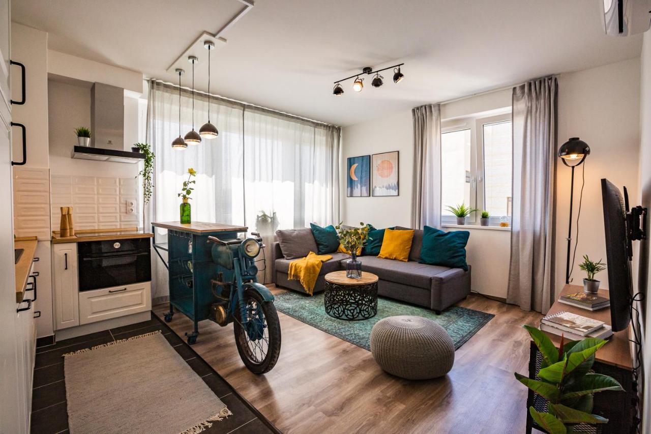 Stylish Oasis Central Apartment With Ac And Parking Boedapest Buitenkant foto